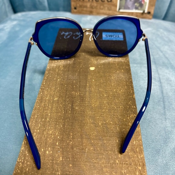 Brand New TOMS Blue “Lottie” Oversized Sunglasses - Picture 3 of 6